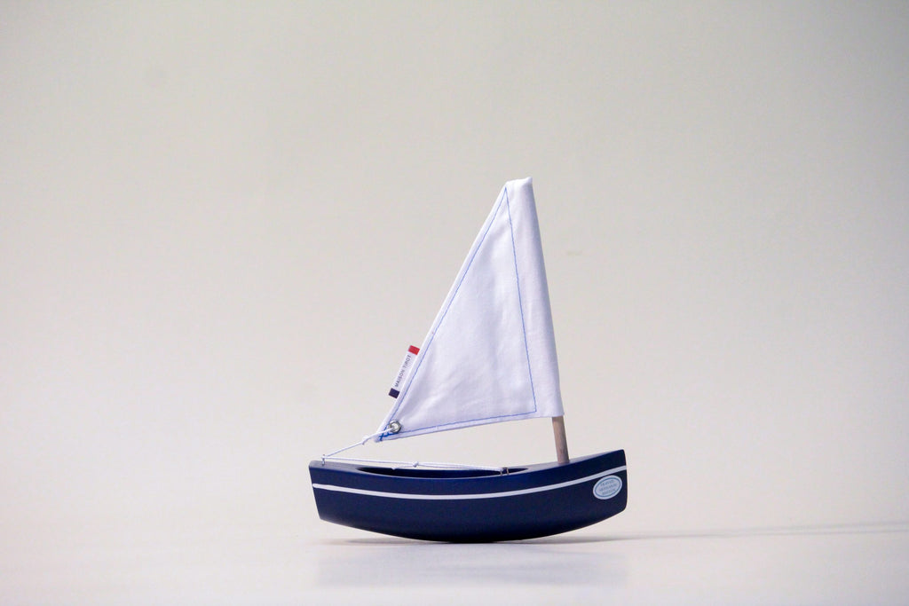 bateau en bois bleu foncé made in france