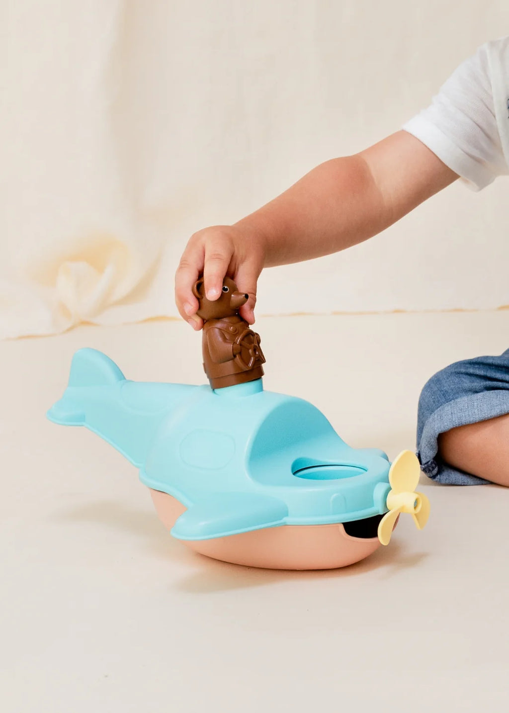 Jouet de bain hydravion Petit ours brun coloris menthe