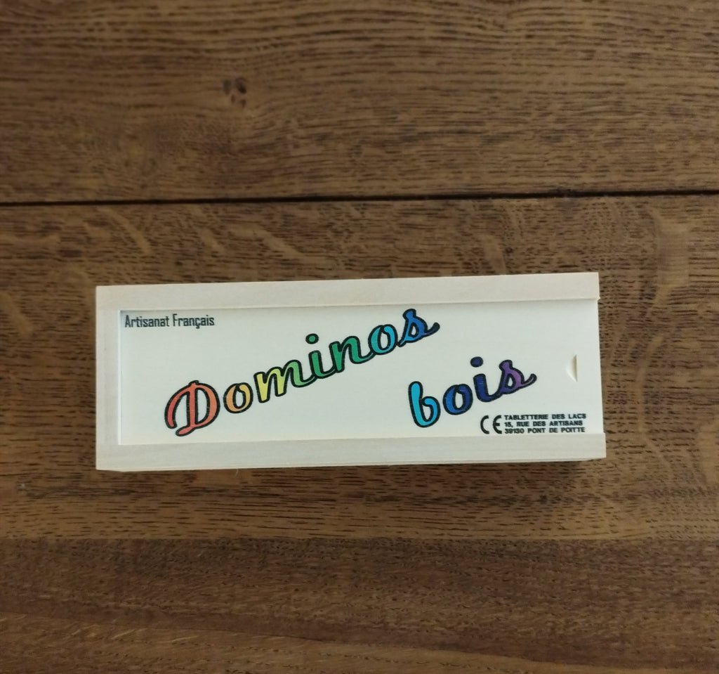 Photo du coffret de dominos en bois de tilleul